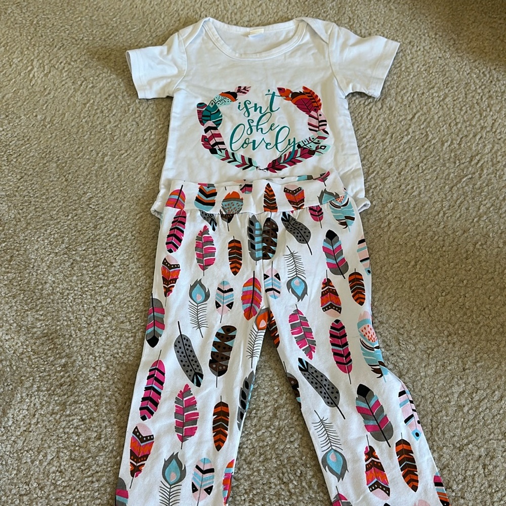 Matching top and pants with feathers 12-18m